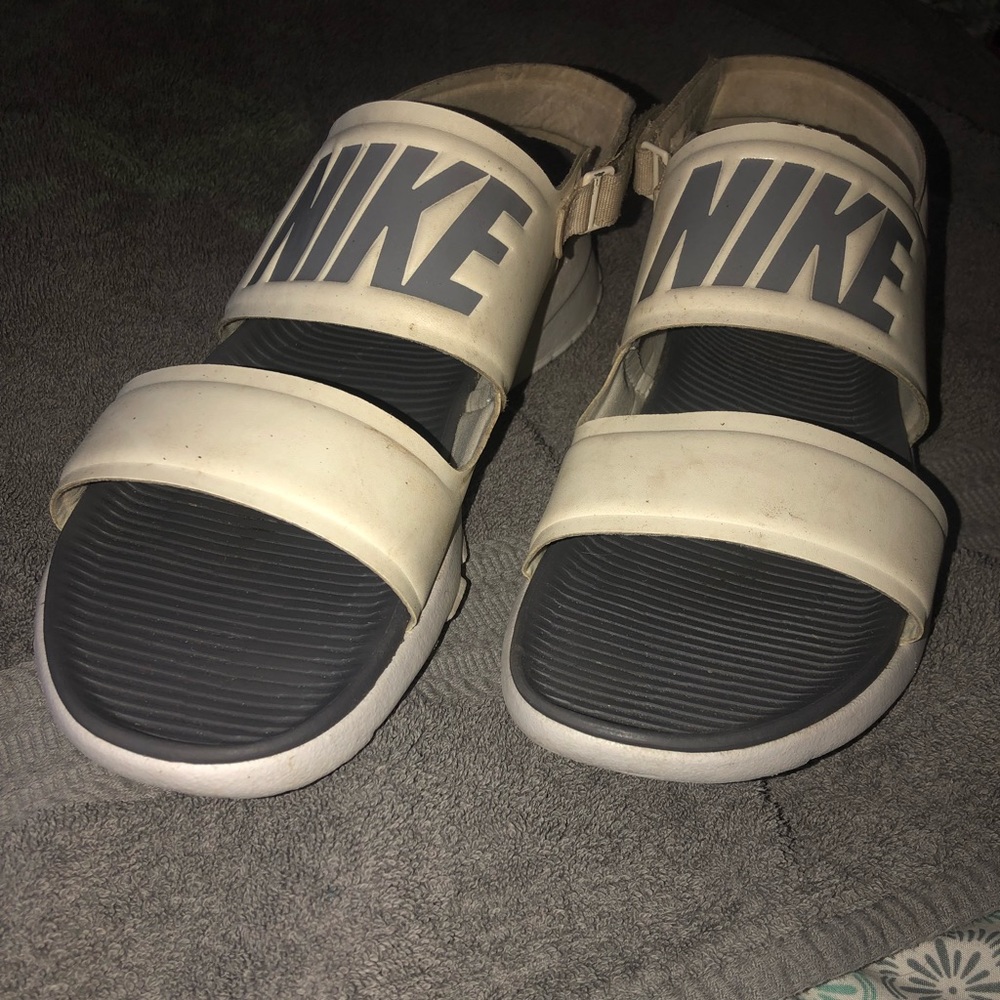 NIKE - women’s sandal